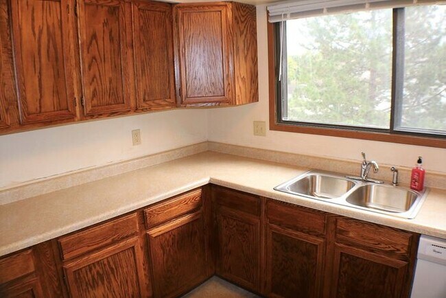 Building Photo - $1,475 | 2 Bedroom + Bonus Room, 1.5 Bathroom Town Home | No Pets | Available for July 1st, 2026 ...