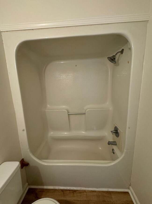 Building Photo - 526 W 13th St