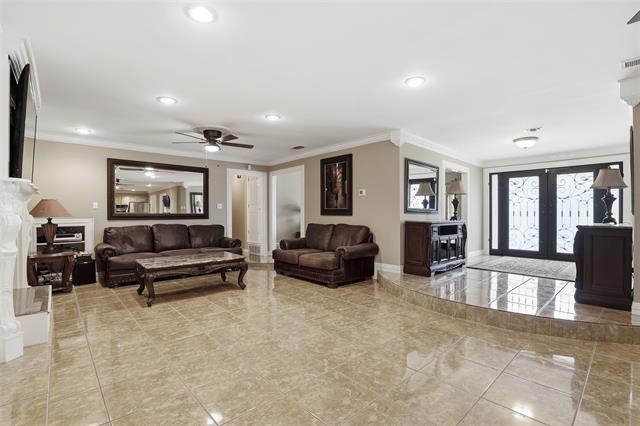 Building Photo - 6545 Lyndon B Johnson Fwy