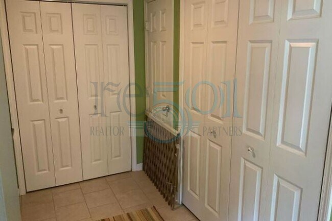 Building Photo - 2BR/1BA brick bungalow in Stiff Station, steps from UAMS!