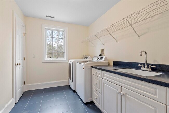 Building Photo - 58 Buttrick Ln