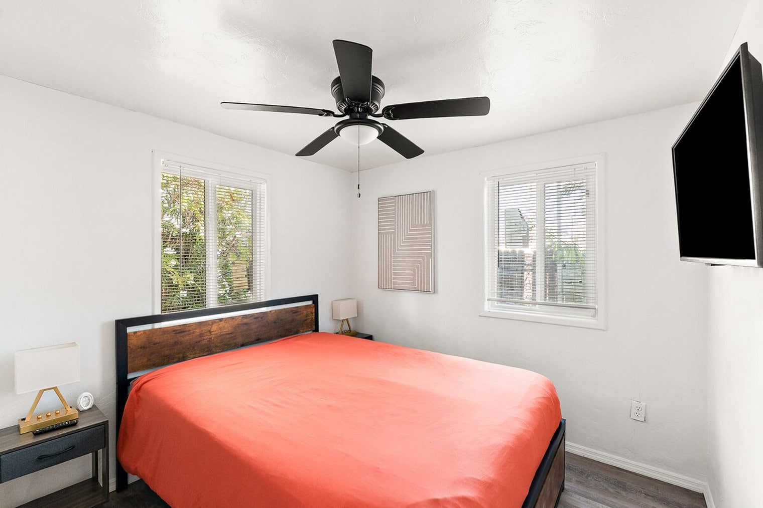 Building Photo - 704 W Main St