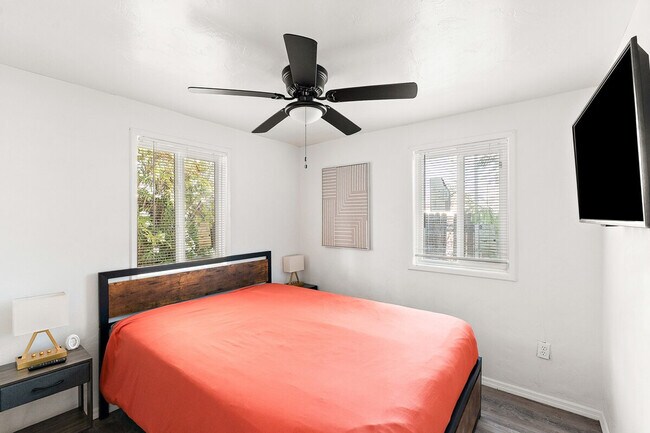 Building Photo - 704 W Main St