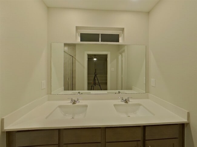 Building Photo - 4922 San Fabiano Ct