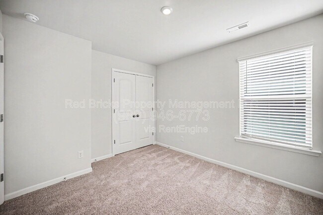 Building Photo - 2034 Blue Sky Mdws Dr