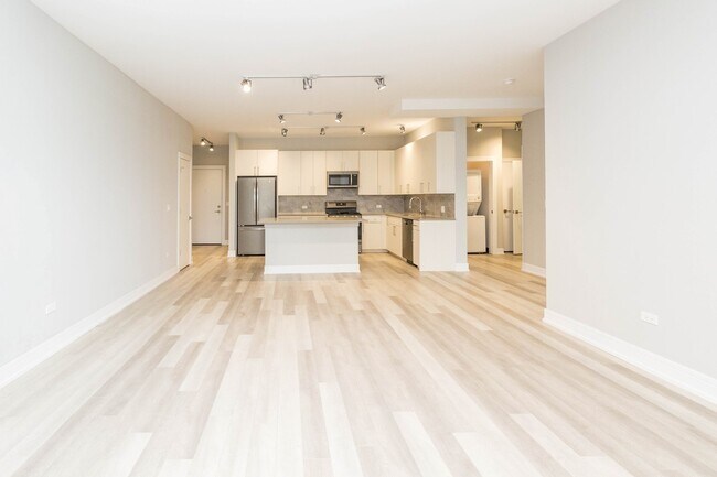 Building Photo - 1554 N Talman Ave