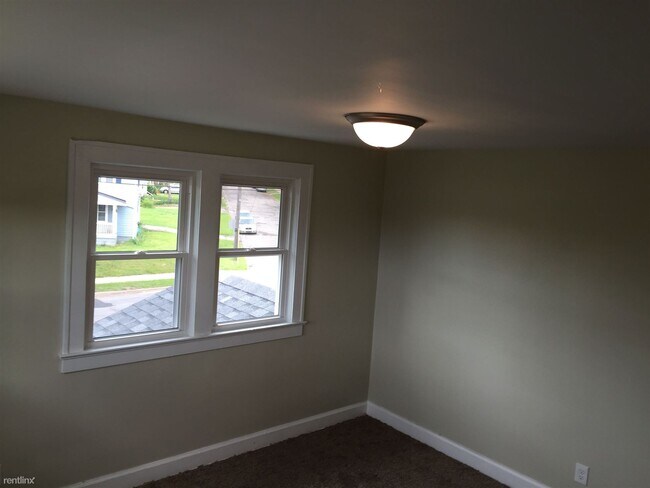 Building Photo - 3 br, 1 bath Duplex - 1637 Kalamazoo Ave S...
