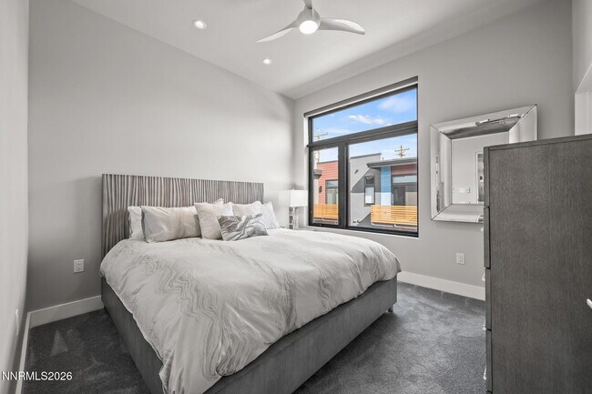 Building Photo - 104 High St