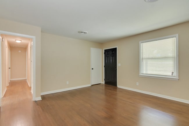 Building Photo - 2216 Walden Dr