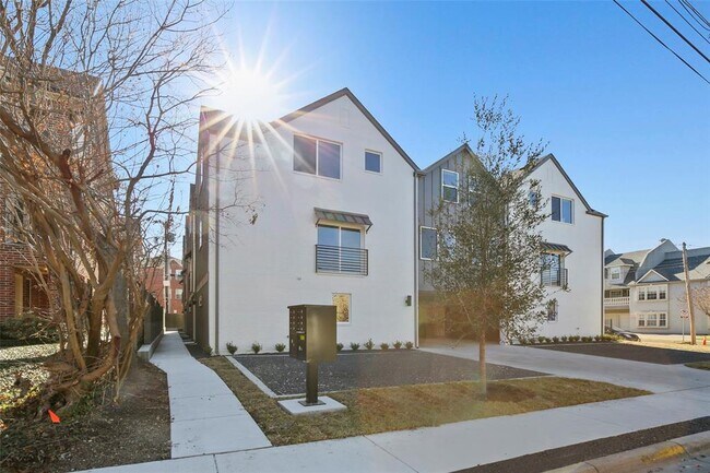 Building Photo - 3241 Rosedale Ave