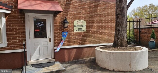 Building Photo - 1011 Arlington Blvd