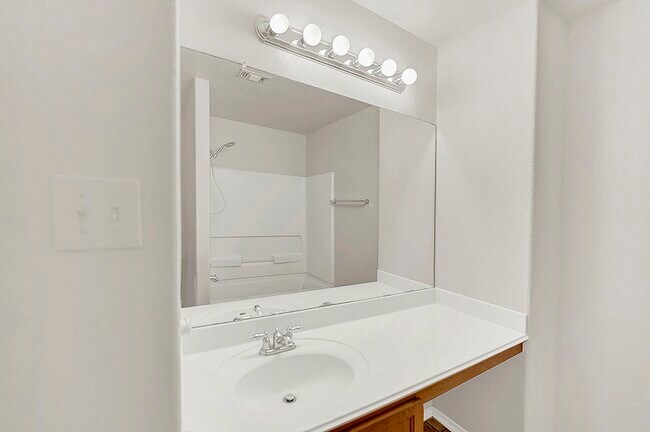 Building Photo - 120 Rhew Pl