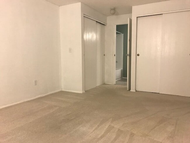 Building Photo - Updated Condo Near Microsoft - Bellevue & ...