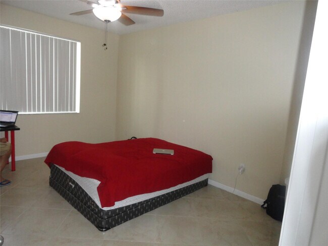 Building Photo - 6976 SW 39th St