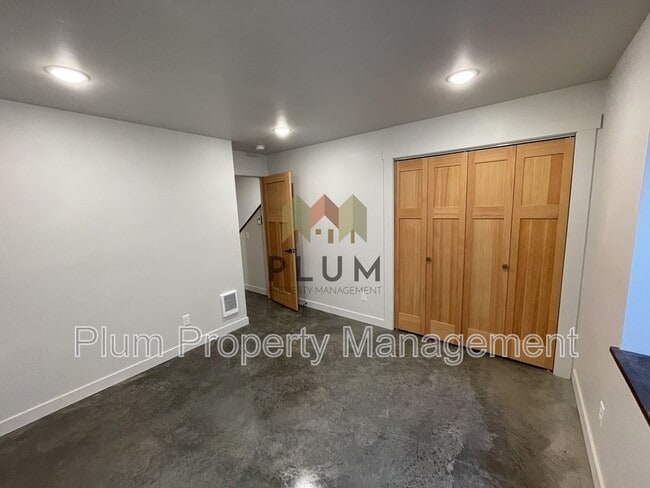 Building Photo - 1125 S Catlin St