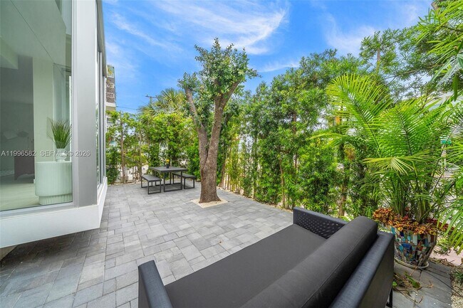 Building Photo - 600 76th St