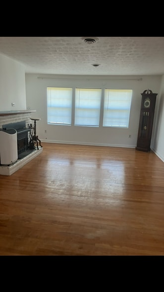 Building Photo - 4732 W Beaver Creek Dr