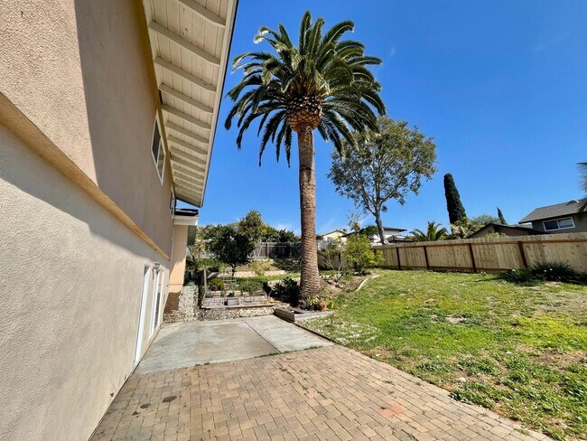 Building Photo - Beautiful 4B/2.5BA House in Oceanside w/ Attached Garage & W/D!