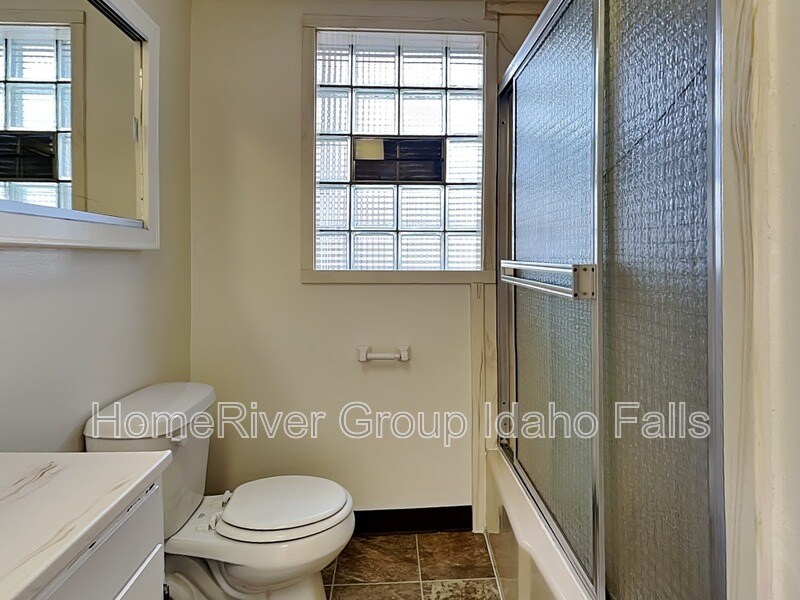 Building Photo - 420 8th St