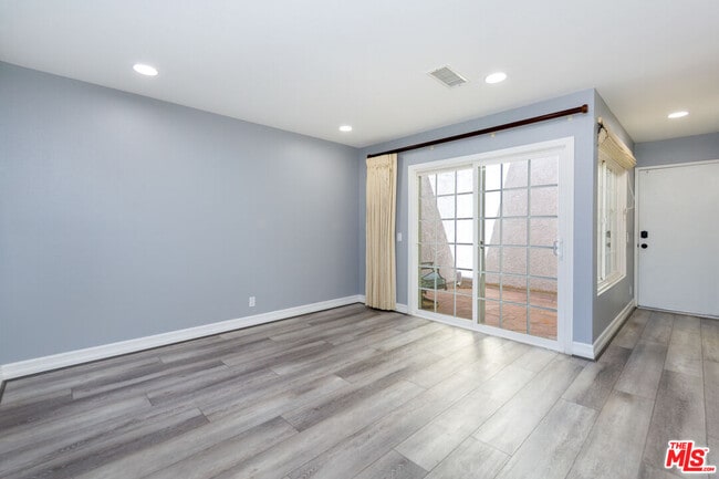 Building Photo - 1017 Via Colinas