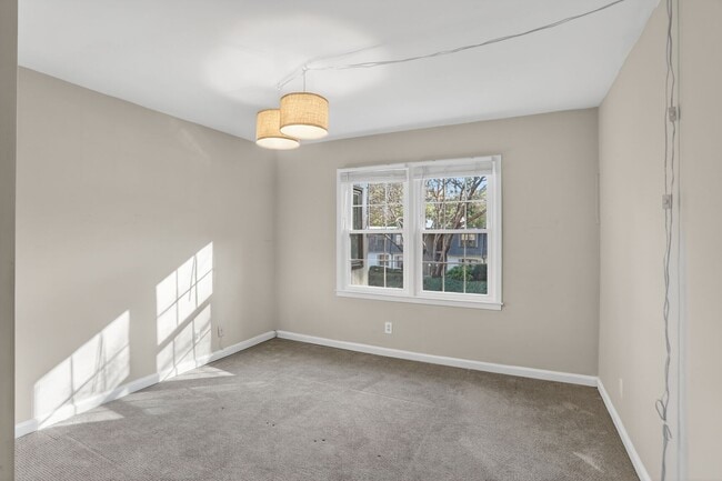 Building Photo - 80 Montre Square NW