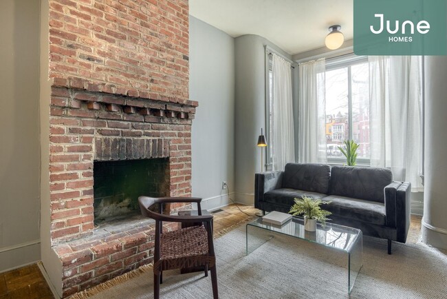 Building Photo - ROOM ONLY in 5-bed/2.0-bath Home