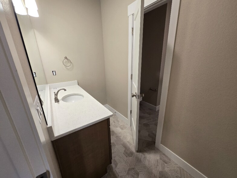 Building Photo - 9404 Roseate Vw