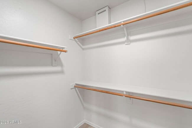 Building Photo - 523 W Kelton Ln