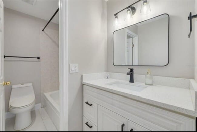Building Photo - 2 Bed/1 Bath, 2nd floor condo at Parklane Condos AVAILABLE NOW!