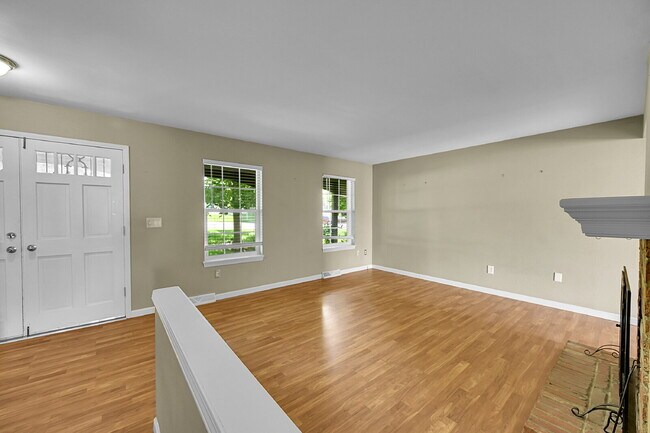 Building Photo - $2,700.00 - 3 Beds, 2.5 Baths, Townhouse i...