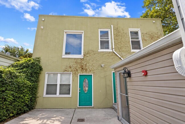 Building Photo - 315-317 33rd St