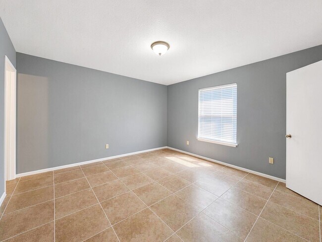 Building Photo - 915 Lemontree Dr
