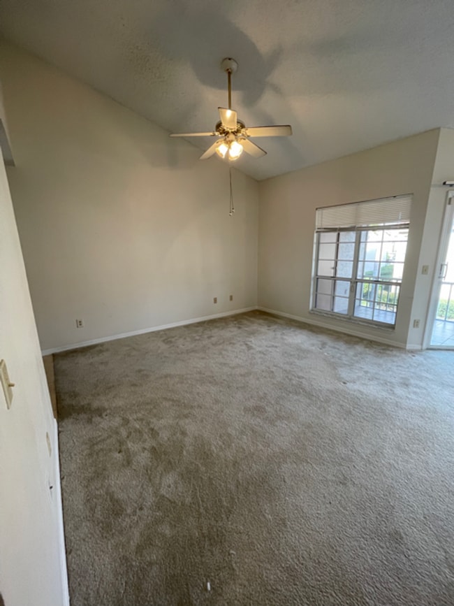 Building Photo - Great 2 Bed 2 Bath Condo