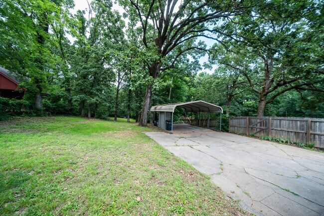 Building Photo - Charming home, great condition!