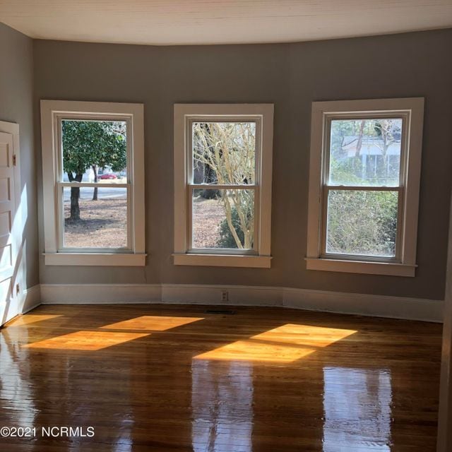 Building Photo - 605 SE 3rd St