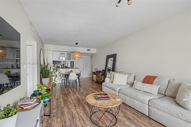 Building Photo - 275 NE 18th St