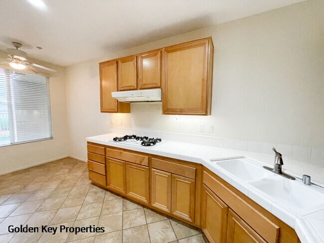 Building Photo - 4021 Canario St
