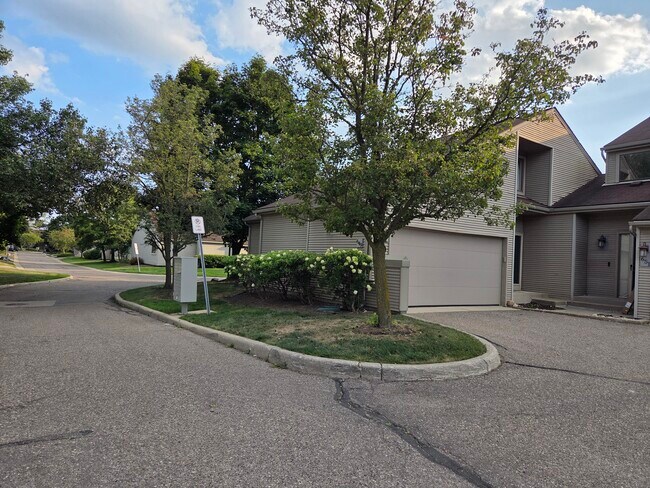 Building Photo - 649 Glasgow Ct