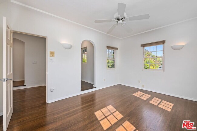 Building Photo - 139 S Anita Ave