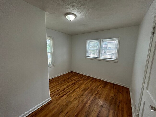 Building Photo - 6 month lease-3335 P Street-3bed/2bath