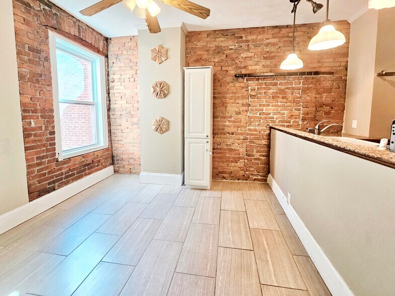 Building Photo - 1793 Beacon St