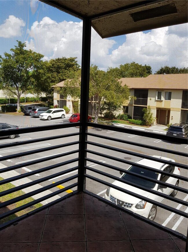 Building Photo - 509 Gardens Dr