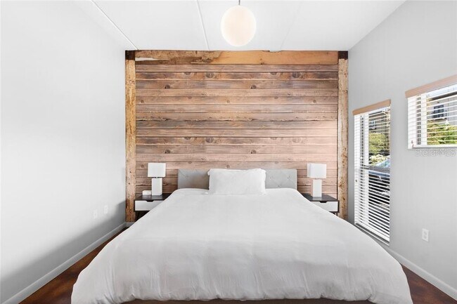 Building Photo - 1914 E 4th Ave