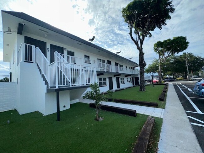 Building Photo - 3660 Apartments LLC