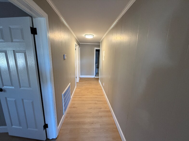 Building Photo - 201 Forest Ave