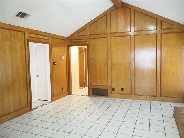 Building Photo - 924 Summer Trail