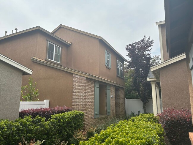 Building Photo - Spacious home in University Park