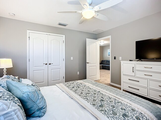 Building Photo - 3009 Esmeralda Dr