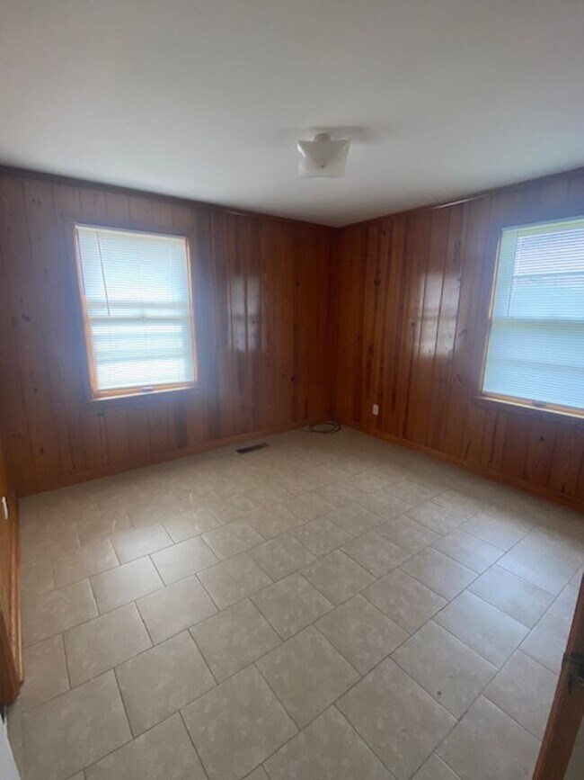 Building Photo - Renovated 3 Bedroom 3 Bath Home with Gameroom/4th Bedroom for Rent!