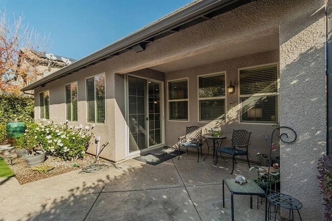 Building Photo - 1295 E Via Estrella Dr